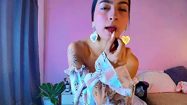 Snapshot of Daphne_Rosse chatting on May 14, 2026, 12:34 pm Daphne Rosse online show from May 14, 2026, 12:34 pm