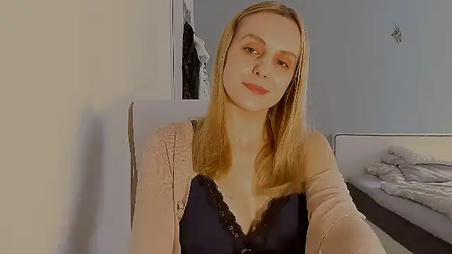 Snapshot of CutieLaura chatting on April 9, 2026, 9:36 am CutieLaura online show from April 9, 2026, 9:36 am