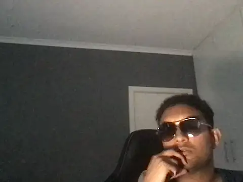 uunluckii online show from March 24, 2026, 4:34 pm