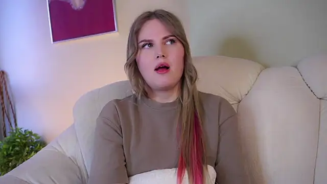 PaulinaBigley online show from April 7, 2026, 11:43 am