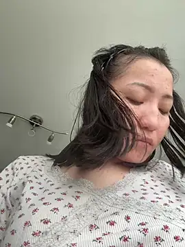 Molly242424- online show from March 24, 2026, 1:49 pm