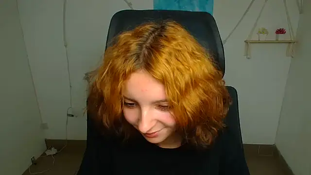 Snapshot of Butterfly_Milly chatting on June 17, 2026, 11:45 am Butterfly Milly online show from June 17, 2026, 11:45 am