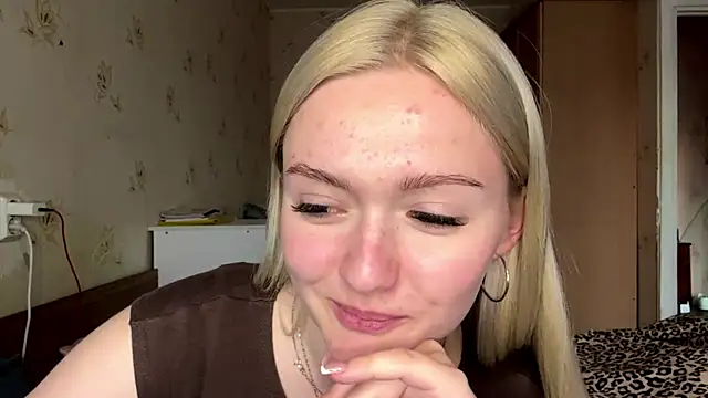 Sophia Blonde online show from April 14, 2026, 2:56 pm