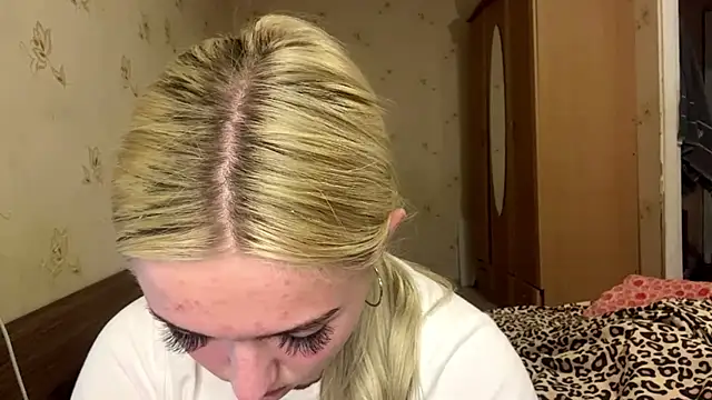 Sophia Blonde online show from May 10, 2026, 5:29 pm