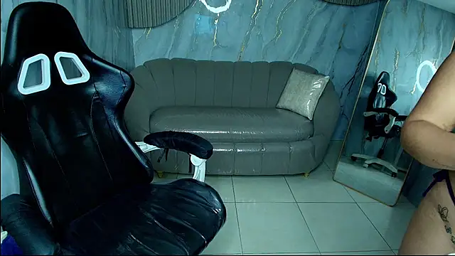 Snapshot of luna__r_ chatting on May 23, 2026, 8:24 pm luna r online show from May 23, 2026, 8:24 pm