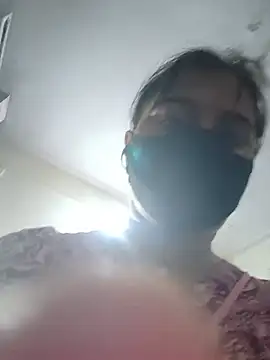 HeartlessGirl online show from May 11, 2026, 4:15 pm
