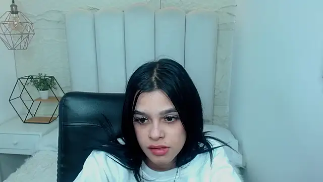 mia velvetk online show from May 13, 2026, 8:01 am