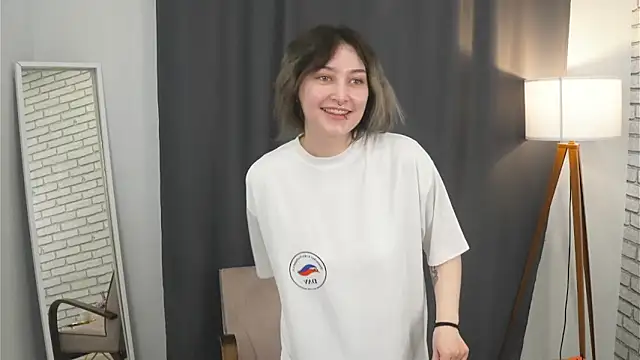 Snapshot of WavaMaddison chatting on March 26, 2026, 3:34 am WavaMaddison online show from March 26, 2026, 3:34 am