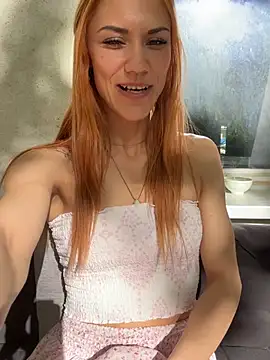 SlimBellaOfficial online show from May 2, 2026, 3:39 pm