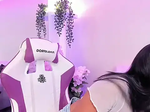 Daphnie Foxx online show from April 10, 2026, 10:47 pm