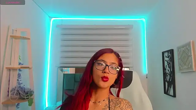 Sara Red X online show from June 16, 2026, 3:42 am