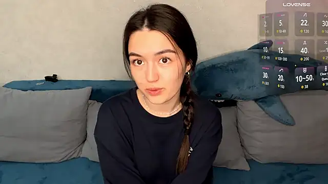 lilysolar online show from April 3, 2026, 3:32 pm