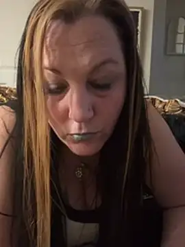 Queenemerald online show from April 1, 2026, 2:34 am