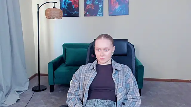 Snapshot of VestaBowmer chatting on March 28, 2026, 10:04 am VestaBowmer online show from March 28, 2026, 10:04 am