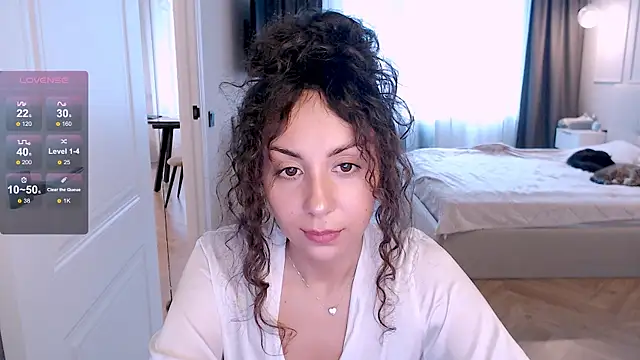 curly jade  online show from June 24, 2026, 4:06 pm