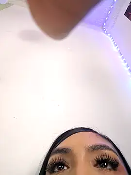 yvonne 1998 online show from March 25, 2026, 9:10 pm