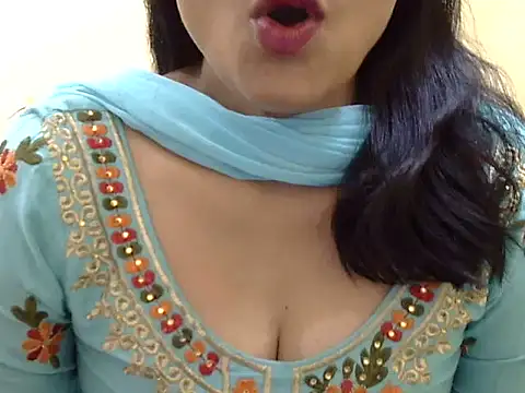 Snapshot of Shivi_girl chatting on March 28, 2026, 6:02 am Shivi girl online show from March 28, 2026, 6:02 am