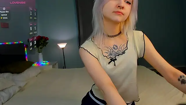 Snapshot of Mary_Wester chatting on April 17, 2026, 12:02 am Mary Wester online show from April 17, 2026, 12:02 am