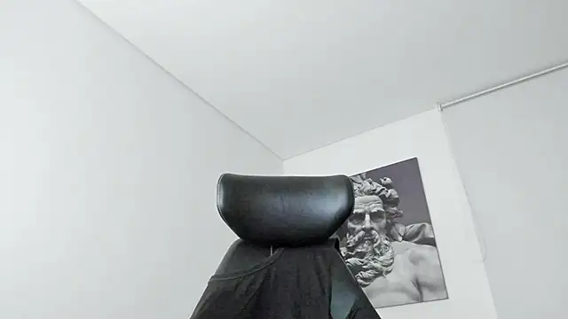 simonleon27 online show from June 17, 2026, 12:46 am
