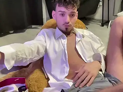 Snapshot of dariosx chatting on April 8, 2026, 10:32 pm dariosx online show from April 8, 2026, 10:32 pm