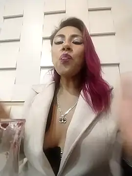 Snapshot of tatianabelli chatting on May 4, 2026, 6:04 pm tatianabelli online show from May 4, 2026, 6:04 pm