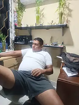 Snapshot of luis20212 chatting on June 21, 2026, 7:55 am luis20212 online show from June 21, 2026, 7:55 am