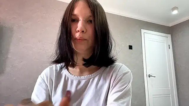 AmeliaMiotii online show from March 31, 2026, 9:43 am
