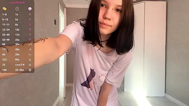 AmeliaMiotii online show from April 5, 2026, 10:12 am