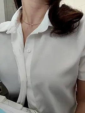 Snapshot of Easyly0 chatting on March 30, 2026, 9:21 am Easyly0 online show from March 30, 2026, 9:21 am