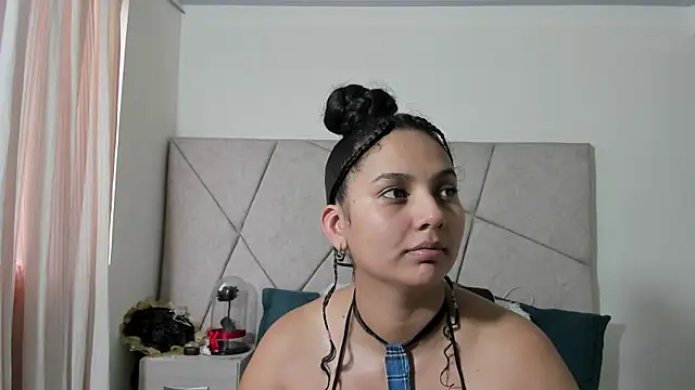 VeraBellucci online show from June 18, 2026, 11:25 am