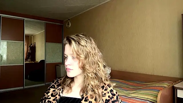 Snapshot of CarmonSuentenfuss chatting on March 29, 2026, 5:07 am CarmonSuentenfuss online show from March 29, 2026, 5:07 am