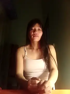 Snapshot of -Quyny- chatting on April 7, 2026, 7:47 pm -Quyny- online show from April 7, 2026, 7:47 pm
