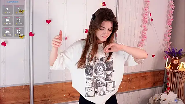 CherlyGuss online show from June 22, 2026, 3:25 am