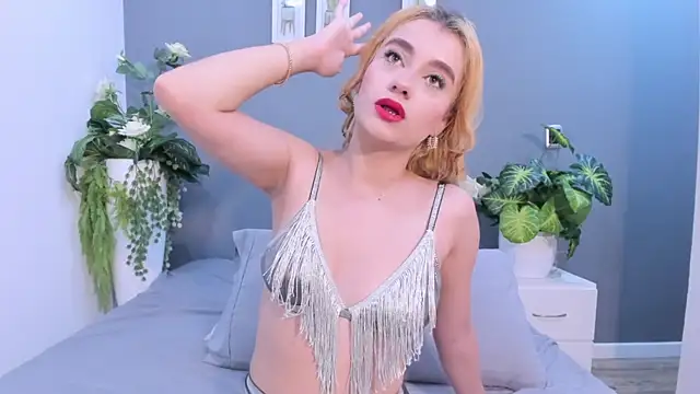 SalomeLarzon online show from May 10, 2026, 6:24 pm