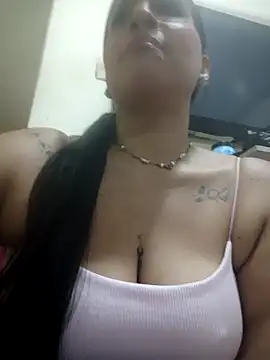 Snapshot of val_eria chatting on May 1, 2026, 11:42 pm val eria online show from May 1, 2026, 11:42 pm