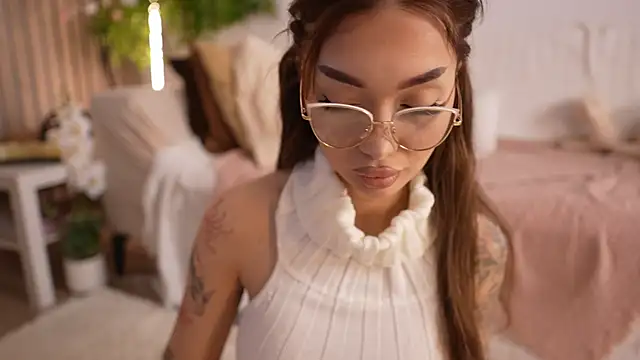 Snapshot of SashaFererra chatting on April 2, 2026, 5:21 pm SashaFererra online show from April 2, 2026, 5:21 pm