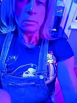 DomMONIKA online show from April 8, 2026, 9:48 pm