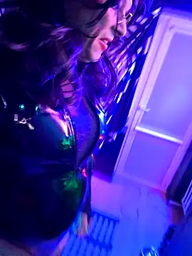 DomMONIKA online show from April 30, 2026, 7:09 pm