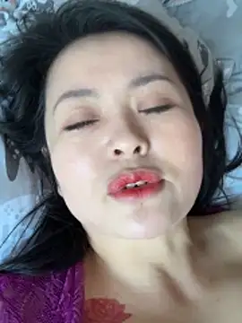 xiaxia-2026 online show from April 29, 2026, 2:37 am