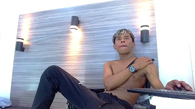 LuckyBluex online show from March 29, 2026, 2:55 am