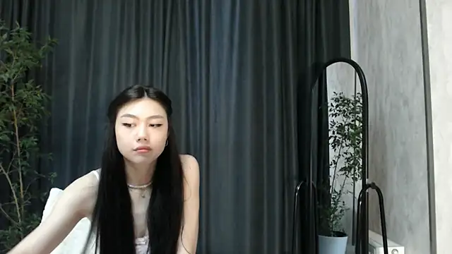 Snapshot of SecretTiny chatting on April 9, 2026, 12:32 pm SecretTiny online show from April 9, 2026, 12:32 pm