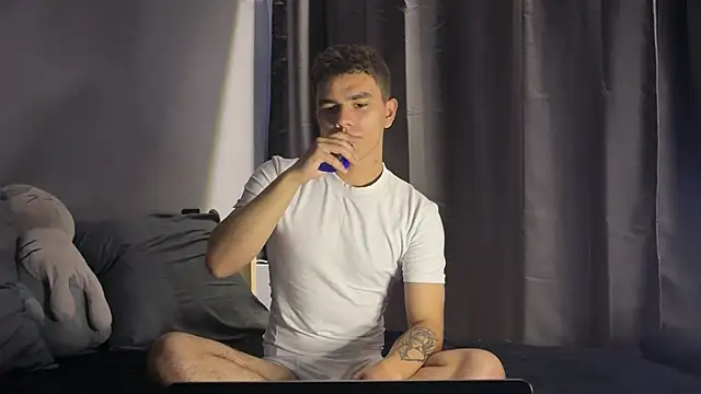 MaxWoolf online show from July 8, 2026, 1:48 pm