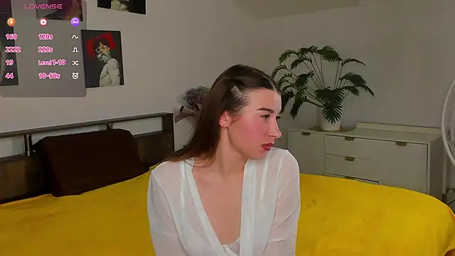 Nikki Hearts  online show from April 7, 2026, 6:30 pm