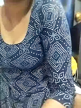 Pinky-hot11 online show from April 2, 2026, 4:37 pm