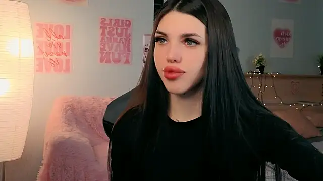 molly rettyy online show from May 4, 2026, 4:19 am