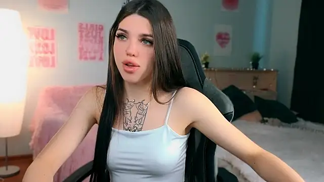 molly rettyy online show from June 12, 2026, 4:11 am