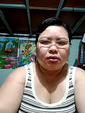 Monglan-c online show from May 4, 2026, 3:52 pm