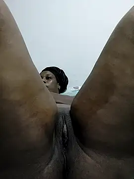 Snapshot of Dutches101 chatting on April 9, 2026, 2:00 am Dutches101 online show from April 9, 2026, 2:00 am