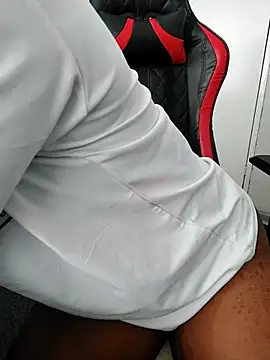 Snapshot of Dutches101 chatting on April 14, 2026, 7:58 am Dutches101 online show from April 14, 2026, 7:58 am