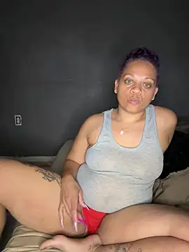 SHY QUINN online show from May 4, 2026, 12:23 pm